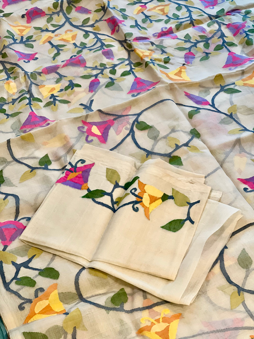 Off-White Floral Resham Silk Muslin Jamdani Handloom Saree