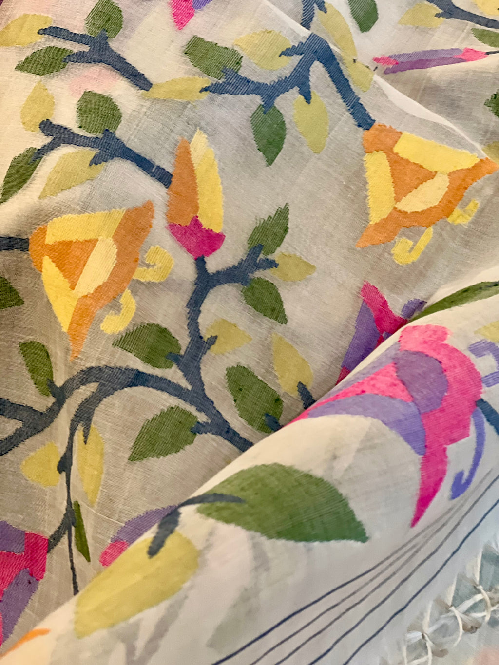 Off-White Floral Resham Silk Muslin Jamdani Handloom Saree