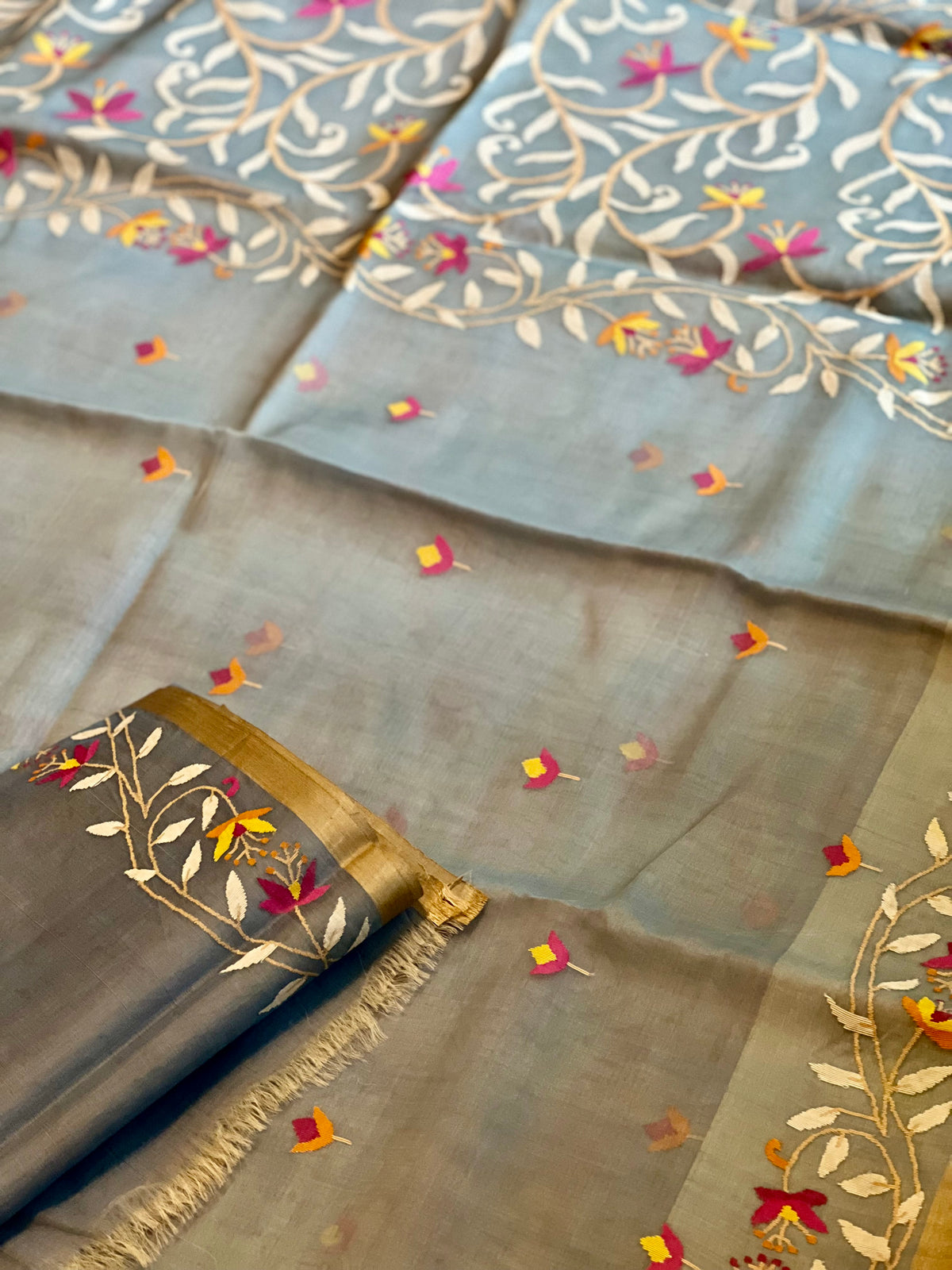 Smoky Blue Dainty Floral Silk Muslin Jamdani Handloom Saree