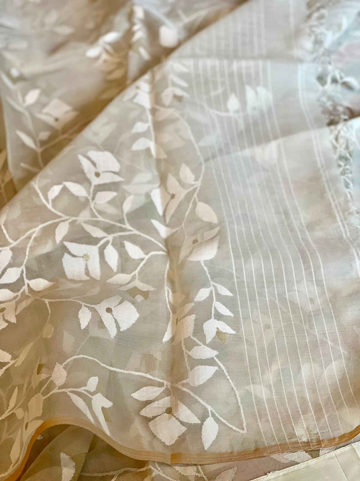 Ivory and Gold Self-design Resham Silk Muslin Jamdani Handloom Saree