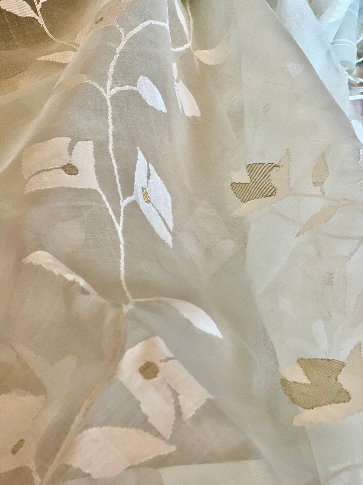 Ivory and Gold Self-design Resham Silk Muslin Jamdani Handloom Saree