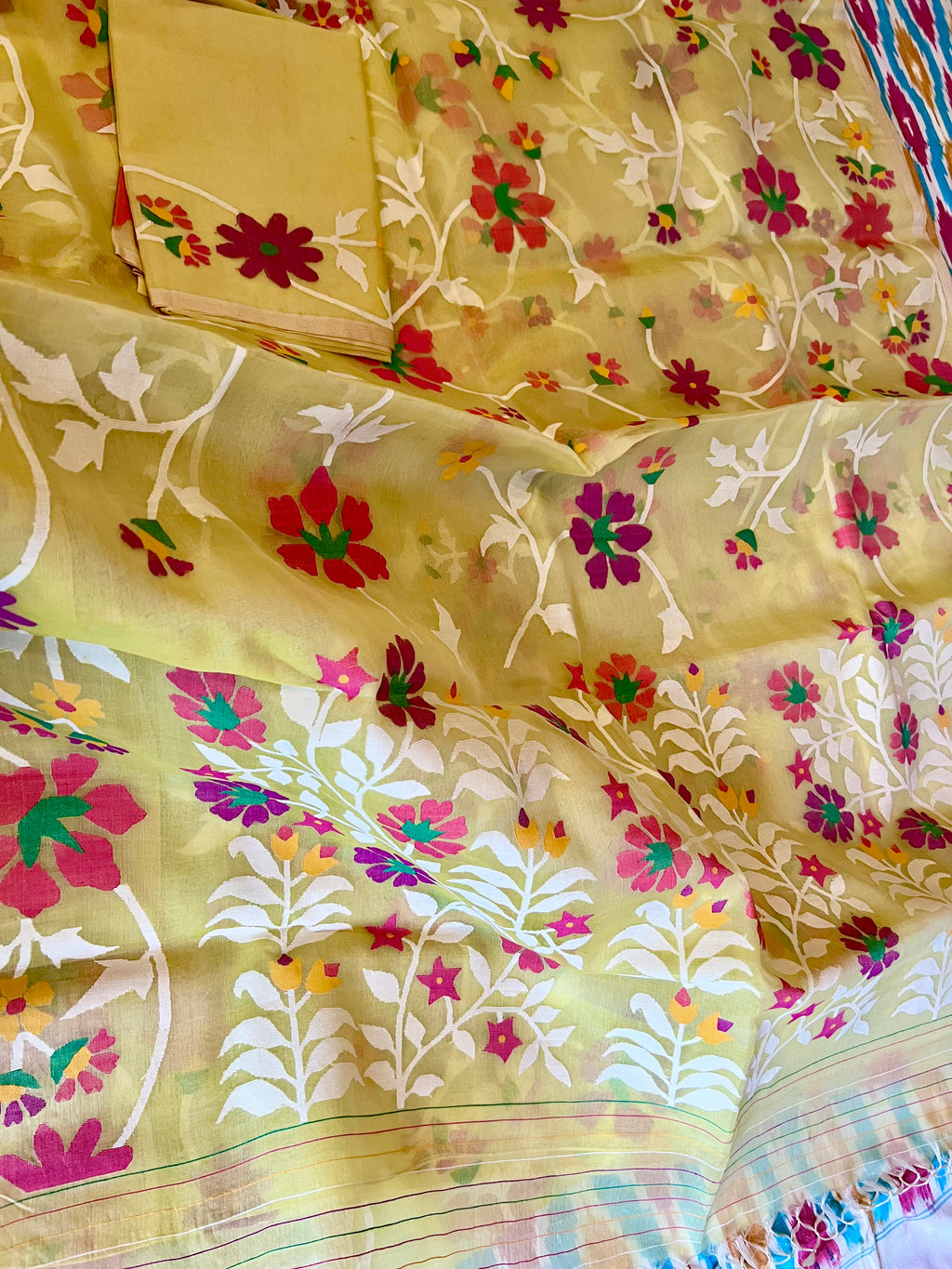 Pastel Yellow Floral Resham Silk Muslin Jamdani Handloom Saree