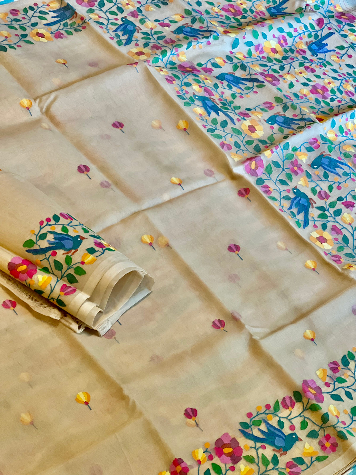 Beige with multicolor Floral and Bird motifs Resham Silk Muslin Jamdani Handloom Saree