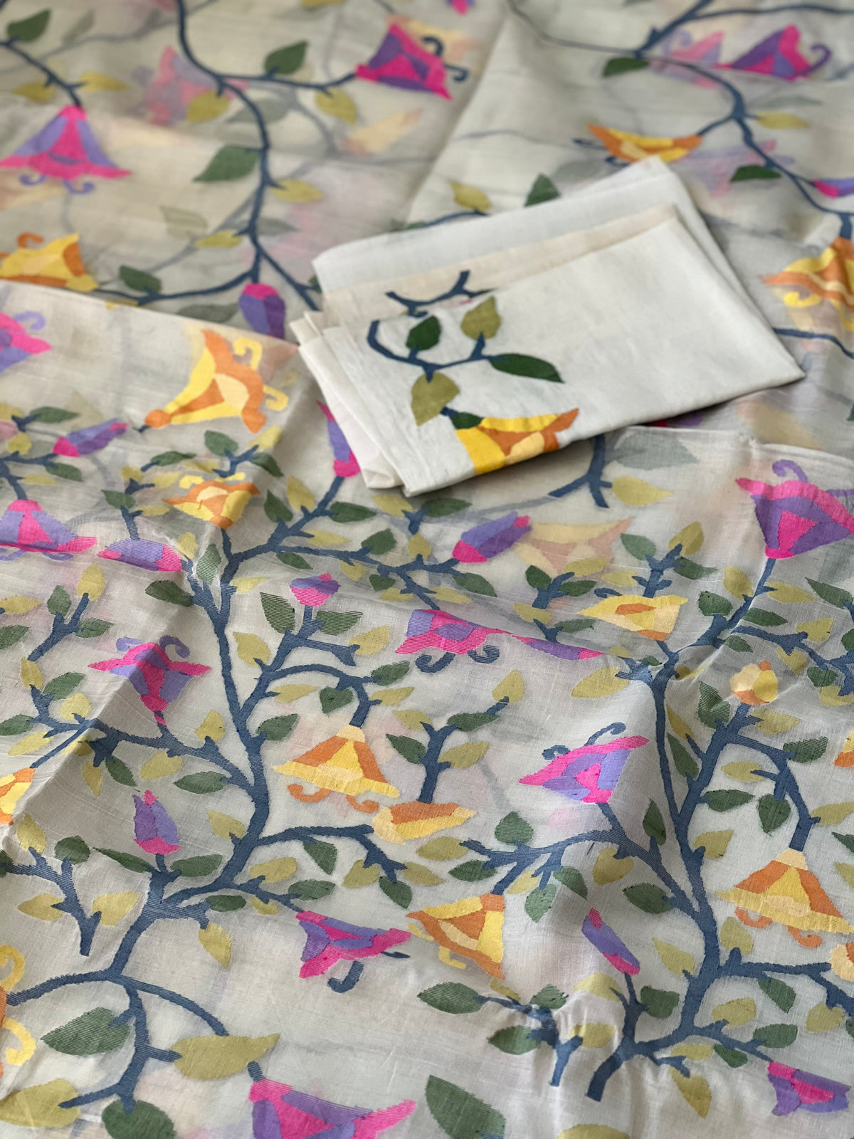 Off-White Floral Resham Silk Muslin Jamdani Handloom Saree
