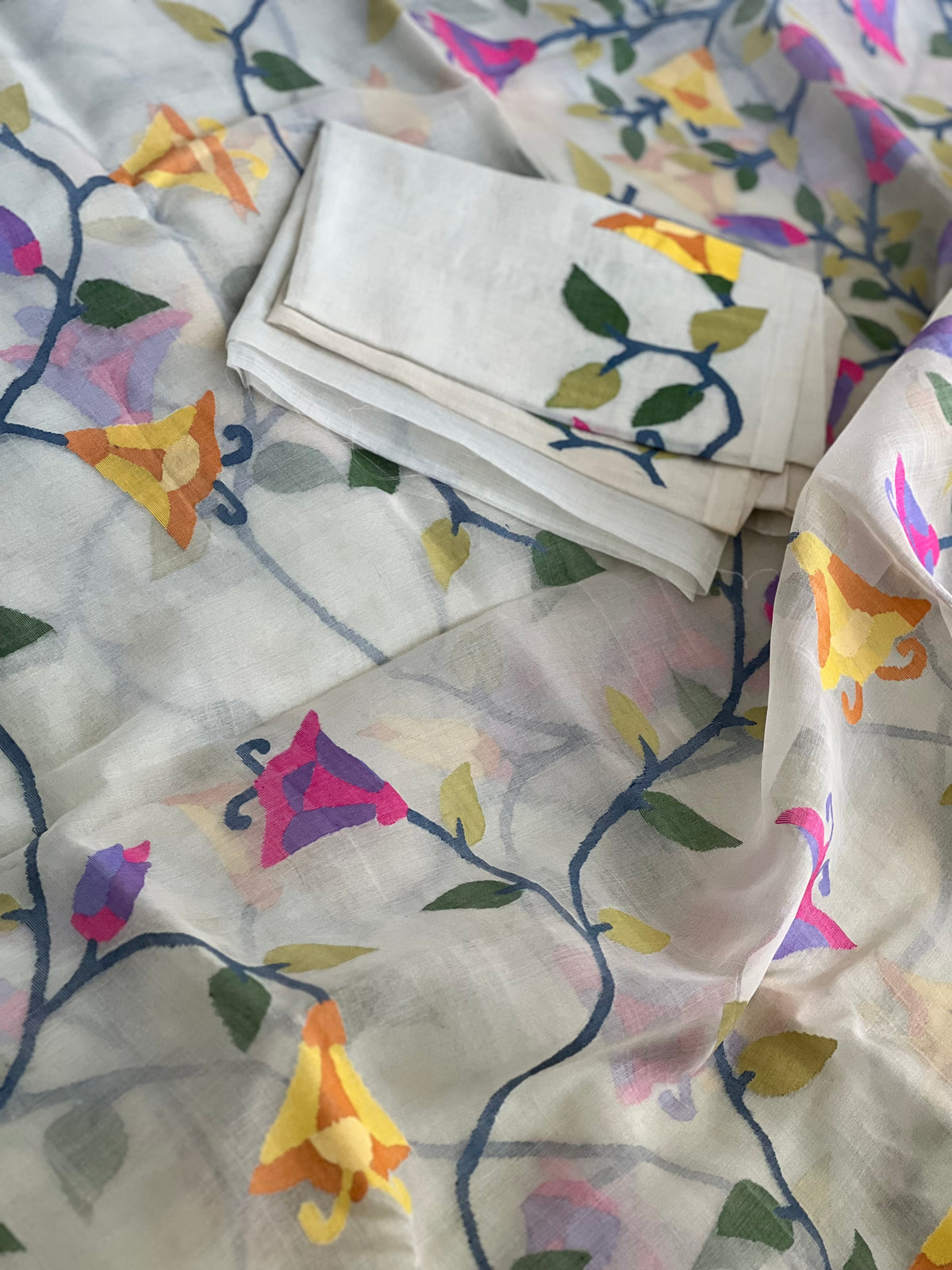 Off-White Floral Resham Silk Muslin Jamdani Handloom Saree
