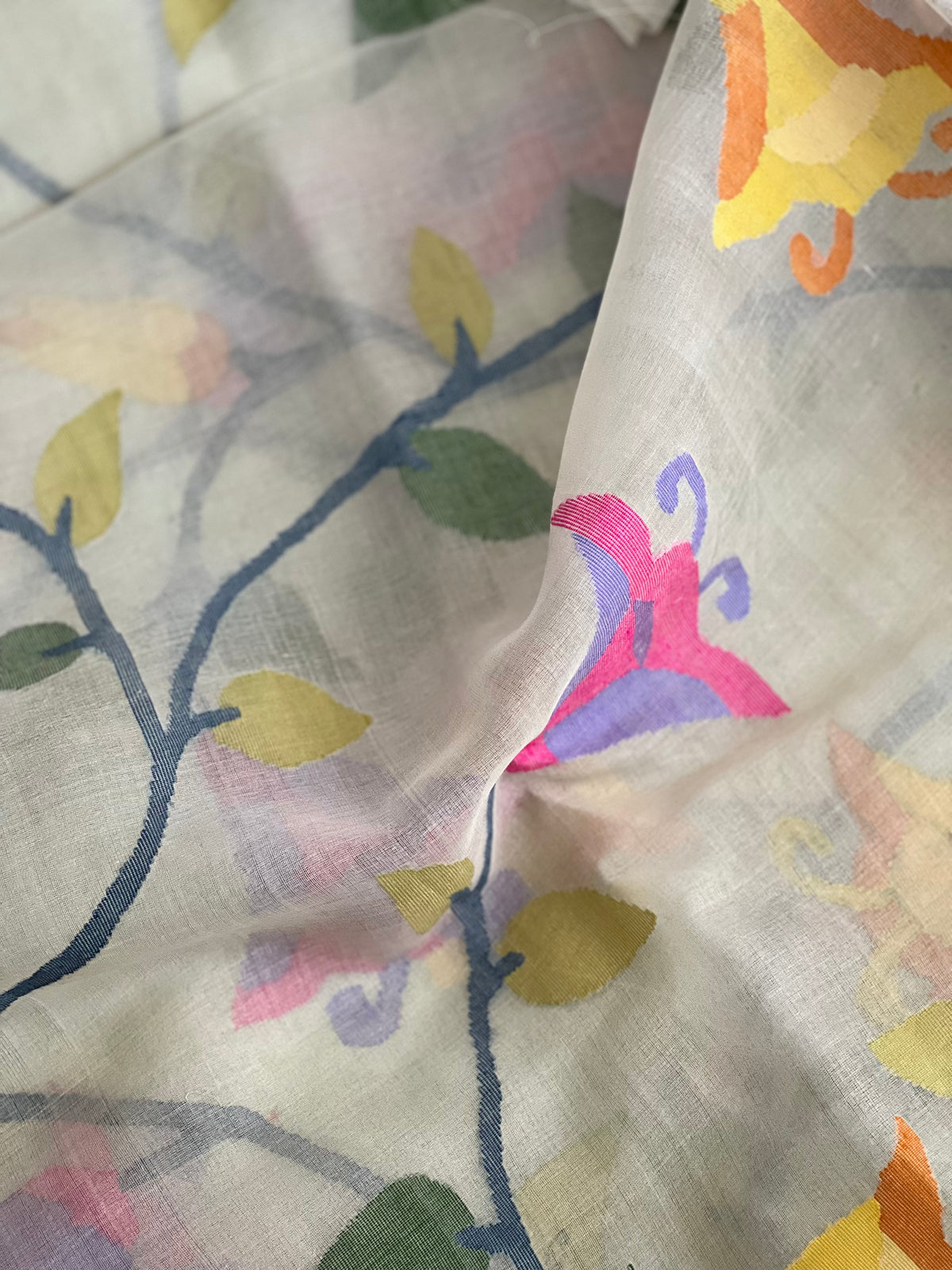 Off-White Floral Resham Silk Muslin Jamdani Handloom Saree