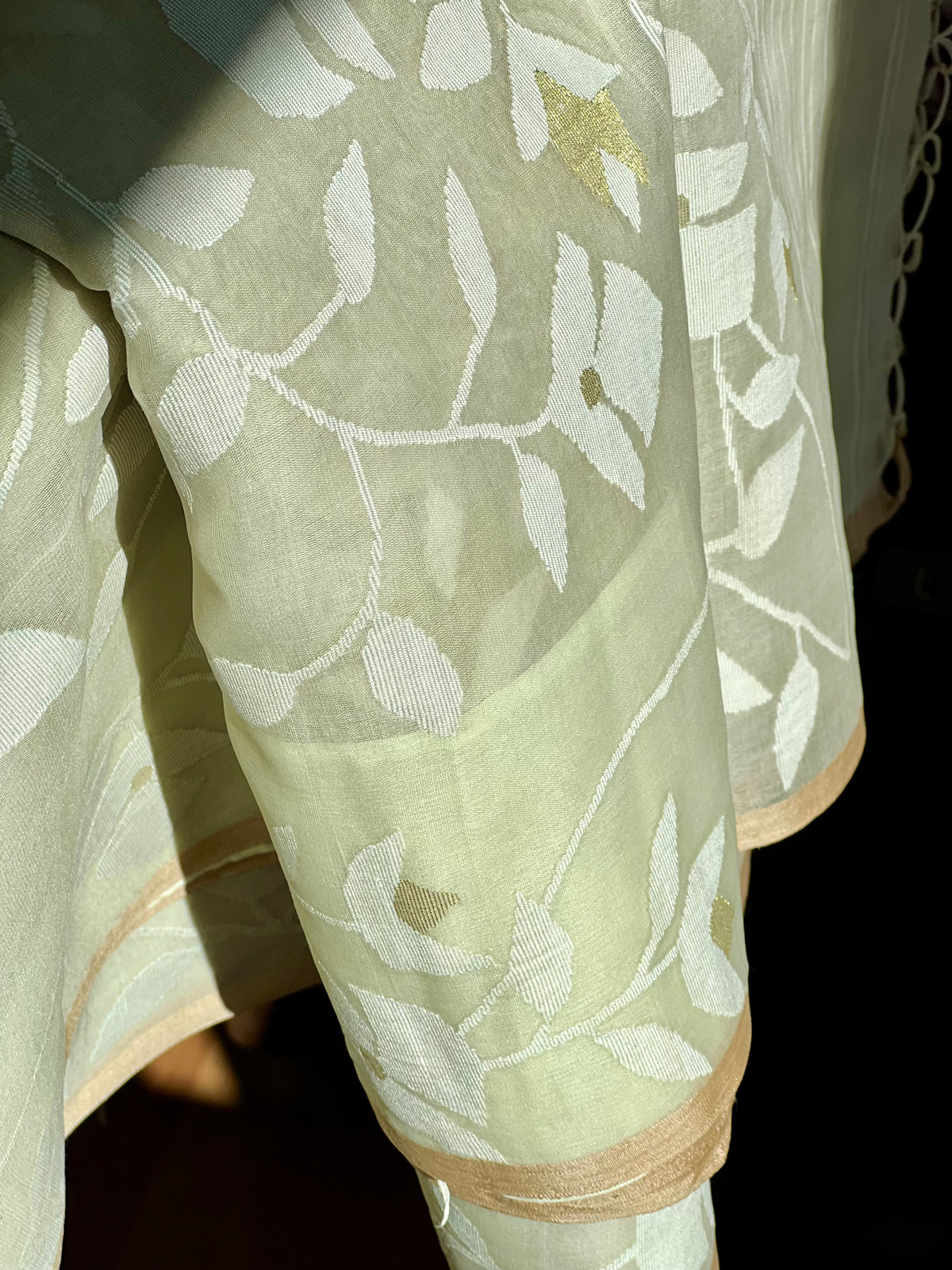 Ivory and Gold Self-design Resham Silk Muslin Jamdani Handloom Saree