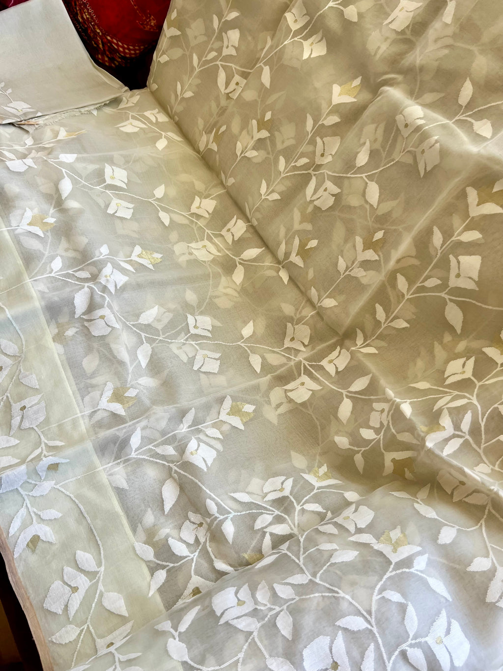 Ivory and Gold Self-design Resham Silk Muslin Jamdani Handloom Saree