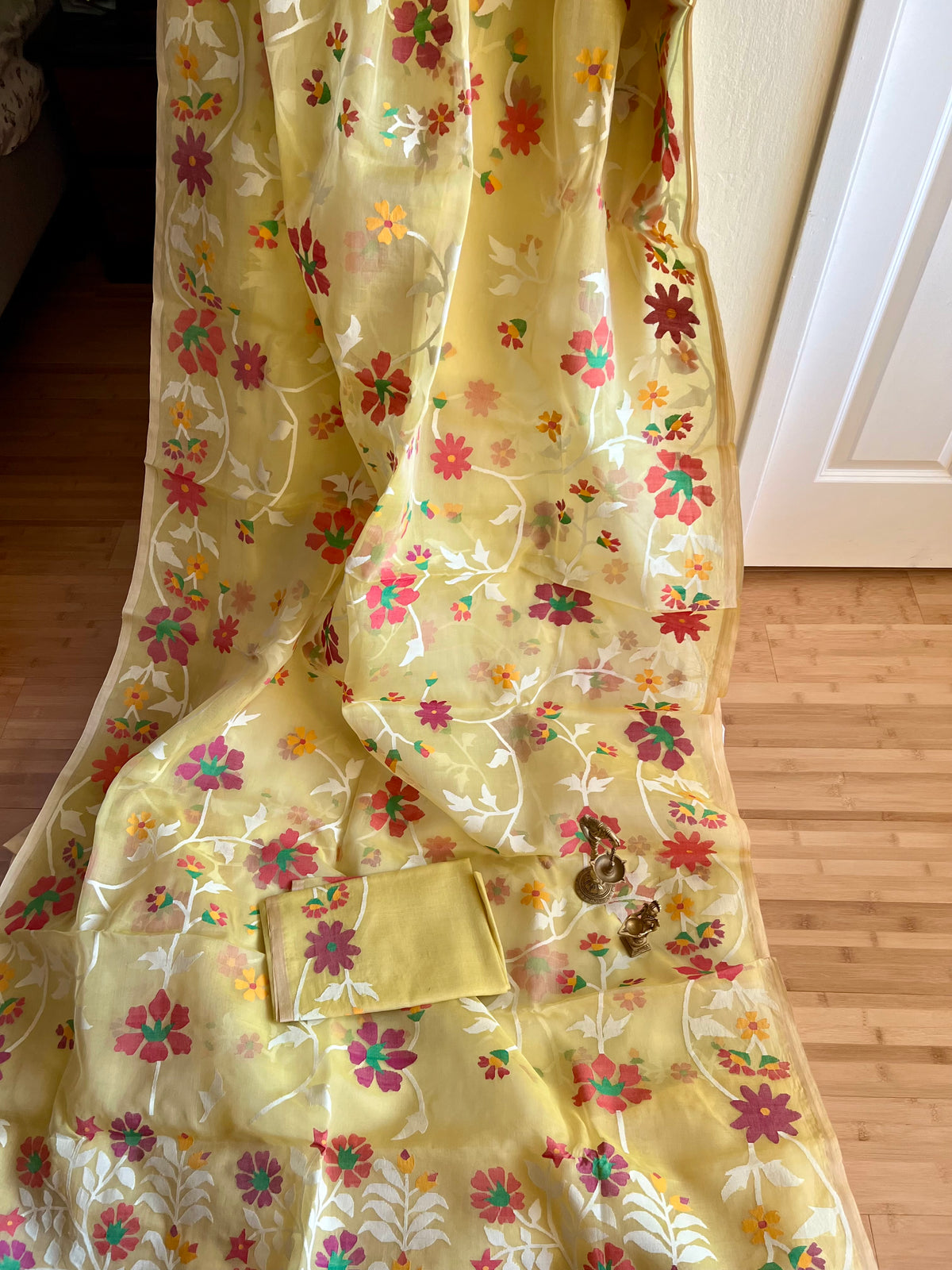 Pastel Yellow Floral Resham Silk Muslin Jamdani Handloom Saree