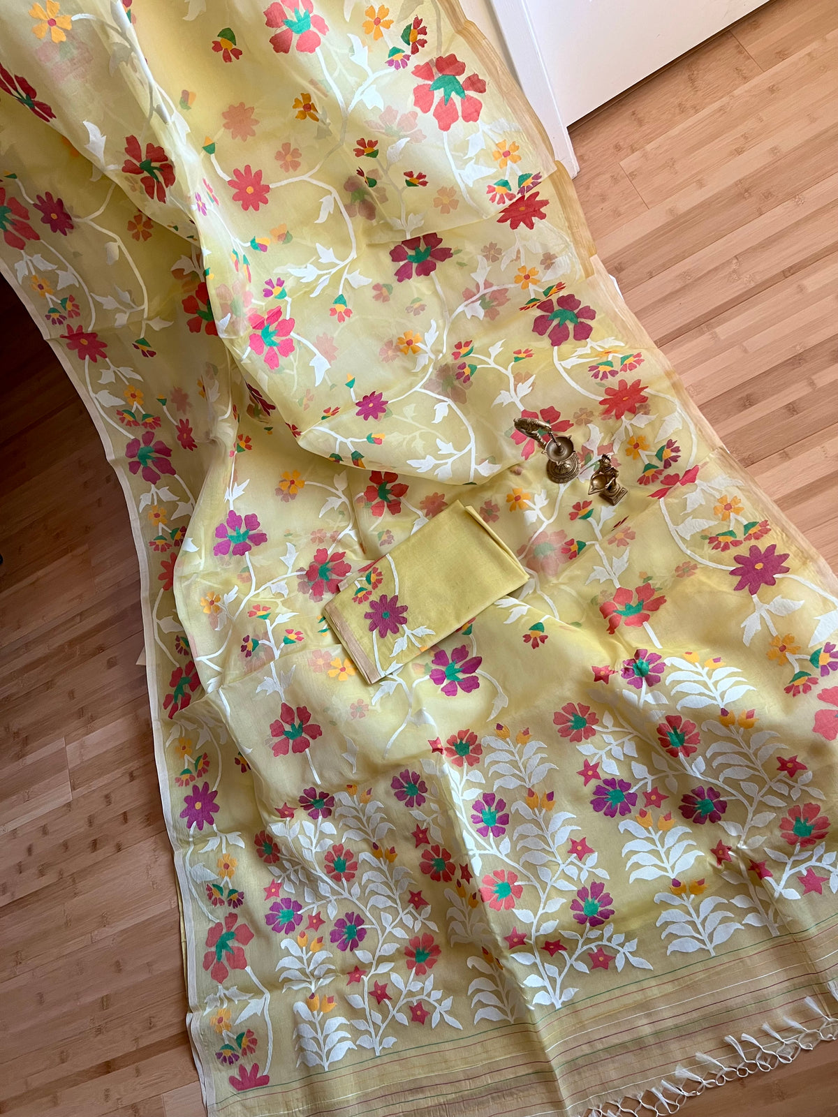 Pastel Yellow Floral Resham Silk Muslin Jamdani Handloom Saree