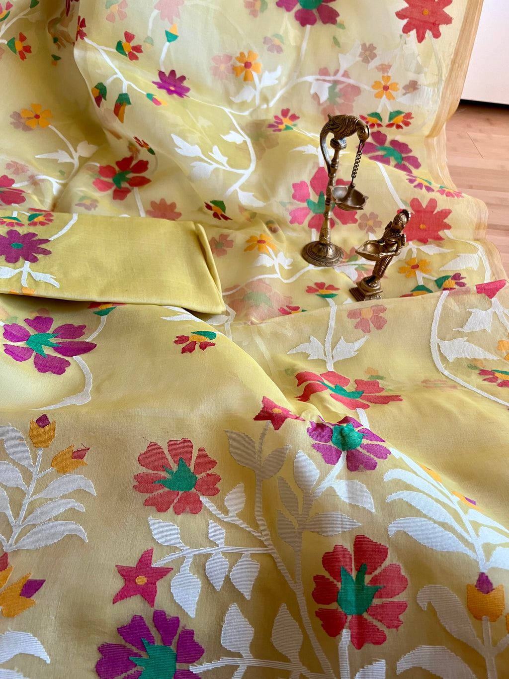 Pastel Yellow Floral Resham Silk Muslin Jamdani Handloom Saree